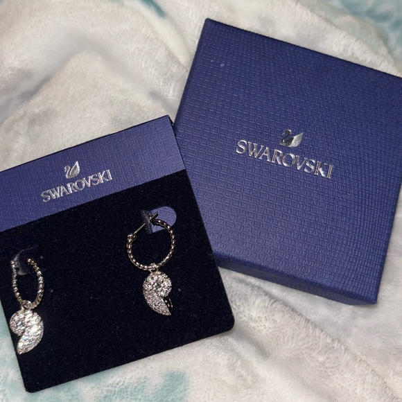 **SOLD** Swarovski Seashell Earrings - Picture 1 of 3